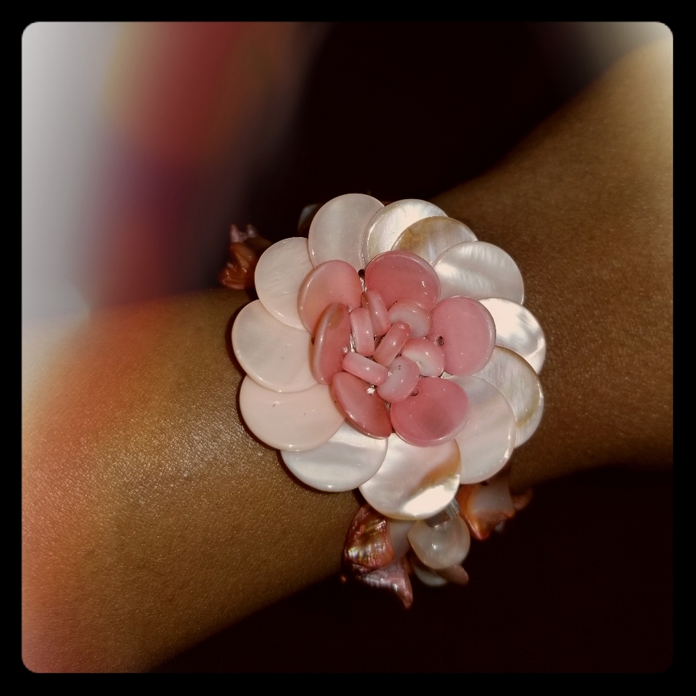 Pink mother of pearl faux stretch bracelet